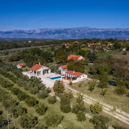 Oliveto بيت للعطل Smilcic